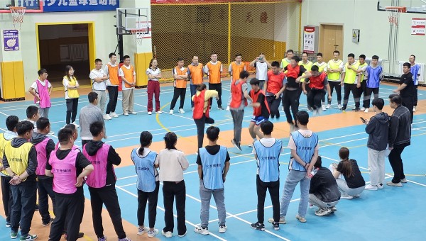 為進(jìn)一步豐富廣大職工文體生活，展現(xiàn)職工拼搏奮進(jìn)、昂揚(yáng)向上的精神風(fēng)貌，在國(guó)慶、中秋雙節(jié)來(lái)臨之際，交科公司一公司、三公司、路政公司黨支部紛紛組織開展職工趣味運(yùn)動(dòng)會(huì)。交科公司一公司在和政縣舉辦“與國(guó)同慶筑夢(mèng)