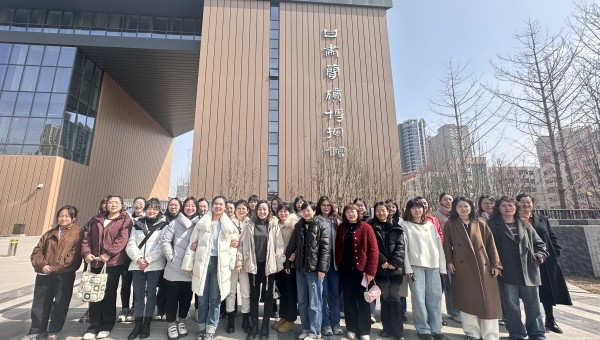 人間最美三月天，春華爛漫展新顏，在第115個(gè)“三八”國際勞動(dòng)?jì)D女節(jié)來臨之際，為認(rèn)真學(xué)習(xí)貫徹黨的二十大精神和中國婦女十三大精神，引導(dǎo)廣大女職工汲取中華文明精髓，增強(qiáng)對(duì)中華優(yōu)秀傳統(tǒng)文化的認(rèn)同感和自豪感，交