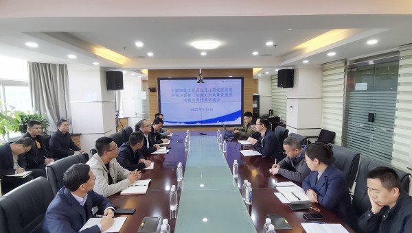 近日，西部市政建設(shè)集團(tuán)與中國市政工程西北設(shè)計研究院（道橋院）召開技術(shù)交流會。會上，雙方分別介紹了企業(yè)概況與合作成果。市政西北院技術(shù)團(tuán)隊就EPC項目設(shè)計施工協(xié)同、海綿城市技術(shù)應(yīng)用及車路云一體化發(fā)展前景作