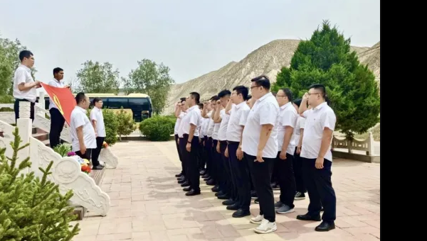 自2020年5月成立以來(lái)，四公司黨支部不斷將紅色引擎的驅(qū)動(dòng)力深度融入生產(chǎn)經(jīng)營(yíng)工作全鏈條，推動(dòng)各項(xiàng)工作持續(xù)向好、節(jié)節(jié)攀升，成為推動(dòng)企業(yè)高質(zhì)量發(fā)展的堅(jiān)強(qiáng)戰(zhàn)斗堡壘。筑牢思想根基強(qiáng)化政治引領(lǐng)四公司黨支部始終把